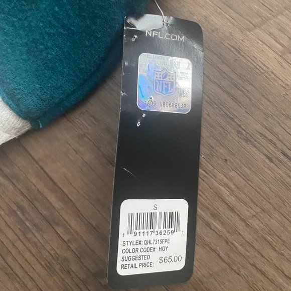 Philadelphia Eagles Crop Sweatshirt - Picture 5 of 5